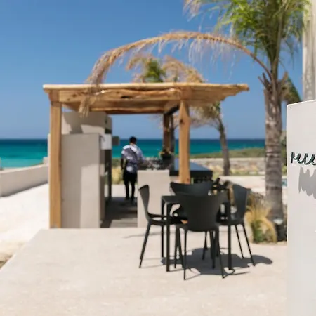 Lägenhetshotell Eden Beachfront Residences & 4*