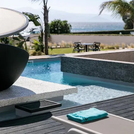 Lejlighedshotel Eden Beachfront Residences & 4*