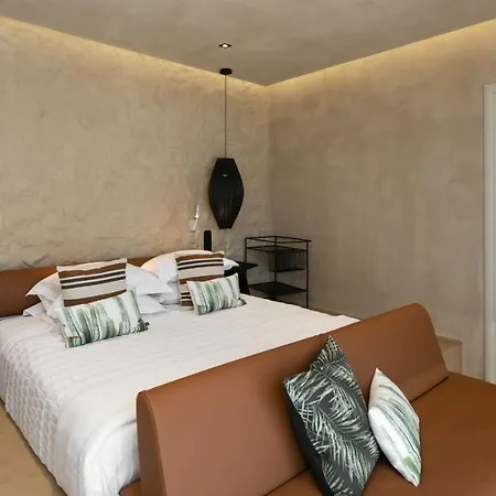 Aparthotel Eden Beachfront Residences &