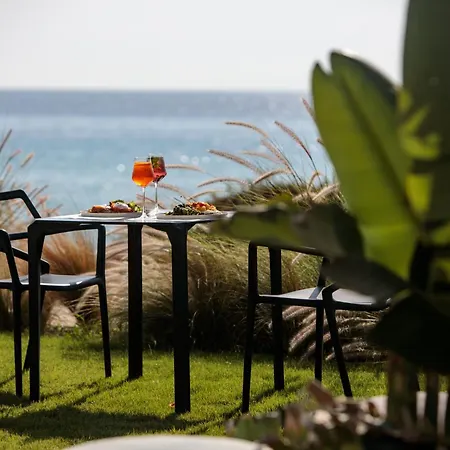 Aparthotel Eden Beachfront Residences &