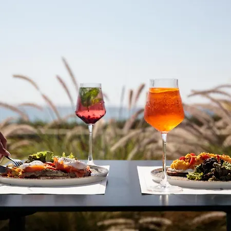 Aparthotel Eden Beachfront Residences &