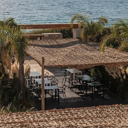 Aparthotel Eden Beachfront Residences & 4*