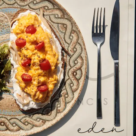 Eden Beachfront Residences & 4*