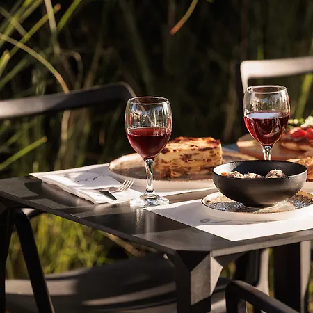 Appart hôtel Eden Beachfront Residences &