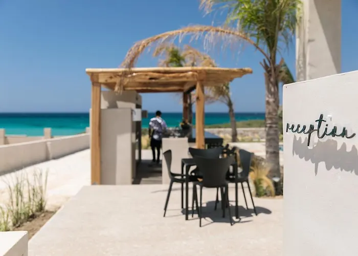 アパートホテル Eden Beachfront Residences & 4*