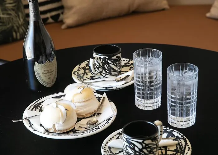 Eden Beachfront Residences & アパートホテル