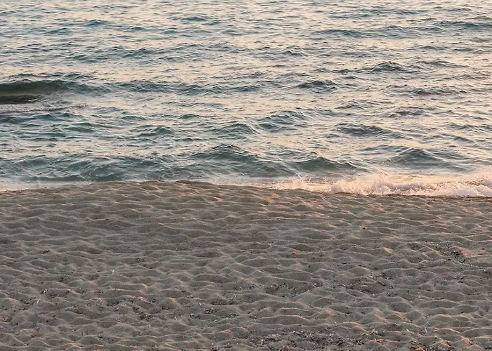 Eden Beachfront Residences & 4*