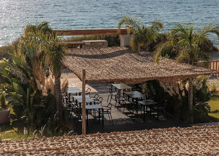 アパートホテル Eden Beachfront Residences & 4*