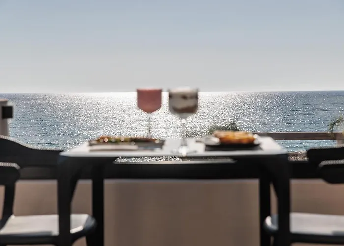 Eden Beachfront Residences & アパートホテル