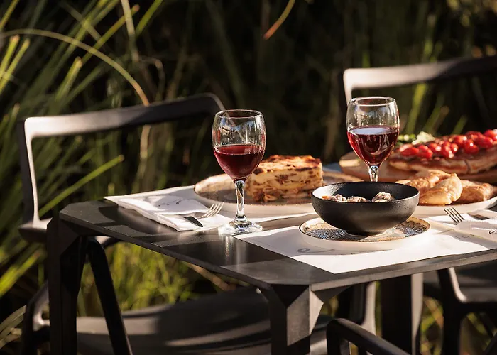 アパートホテル Eden Beachfront Residences &